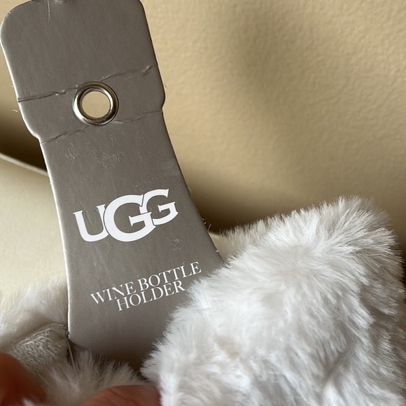 Ugg - Picture 6 of 7